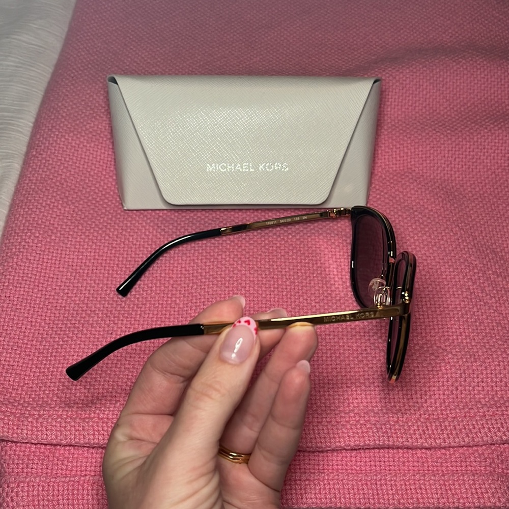 *Brand New/Never Been Worn* Michael Kors Adrianna I Sunglasses - Picture 3 of 5